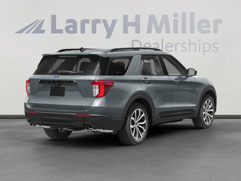 Used 2022 Ford Explorer ST-Line w/ Class IV Trailer Tow Package image 2