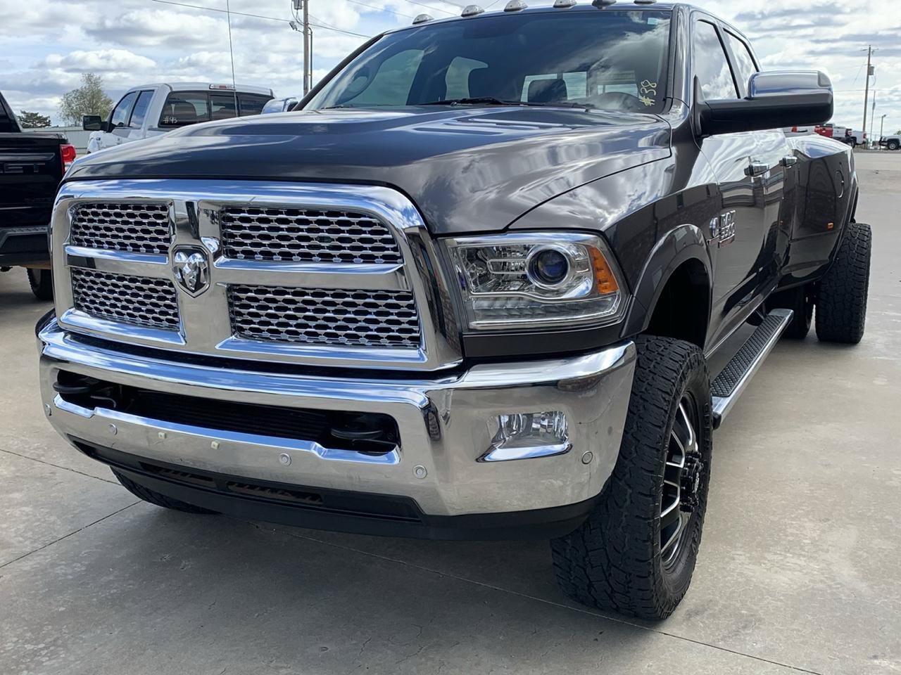Used 2017 RAM 3500 Laramie AWD/4WD image 3