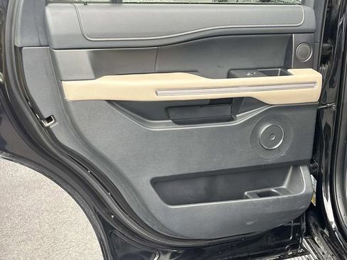 Used 2024 Ford Expedition Limited AWD/4WD image 18