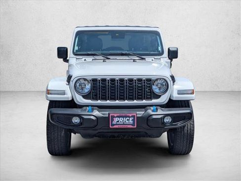Used 2024 Jeep Wrangler Unlimited AWD/4WD image 2