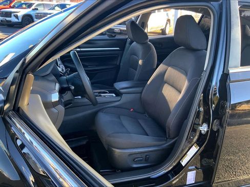 Used 2023 Nissan Altima 2.5 SV image 7