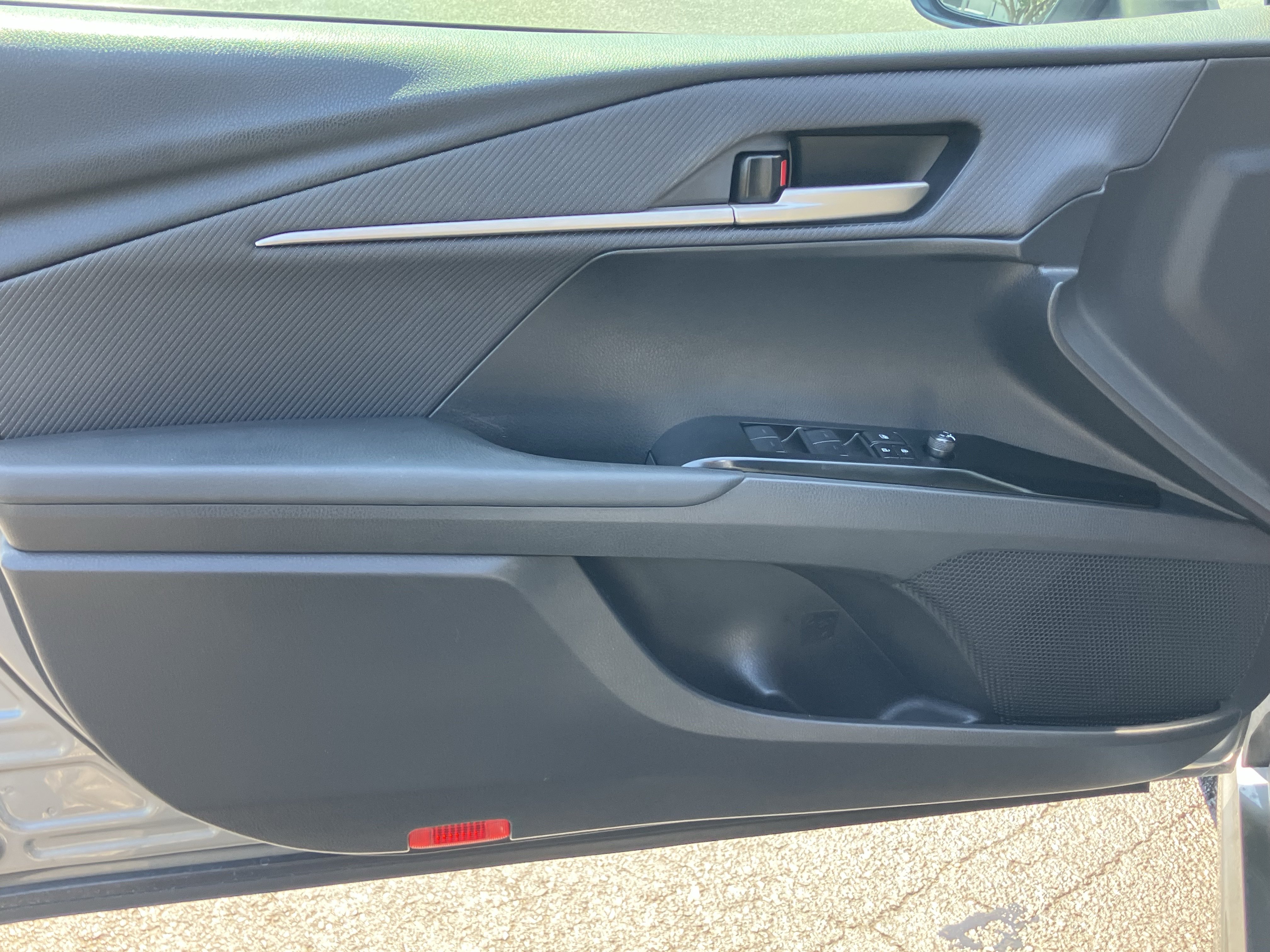 Used 2025 Toyota Camry SE FWD image 14