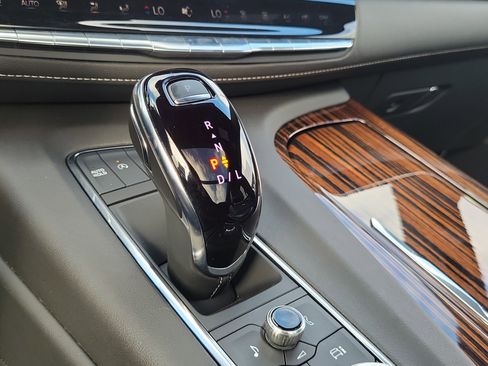 Used 2024 Cadillac Escalade Premium Luxury image 25