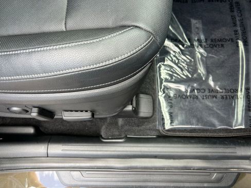 Used 2025 Kia Telluride EX w/ EX Captain's Chair Package FWD image 64