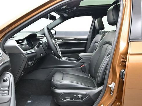 New 2026 Jeep Grand Cherokee L Limited AWD/4WD image 19