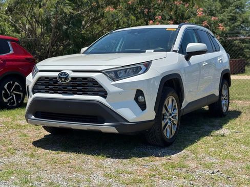 Used 2019 Toyota RAV4 Limited w/ Cold Weather Package FWD image 4