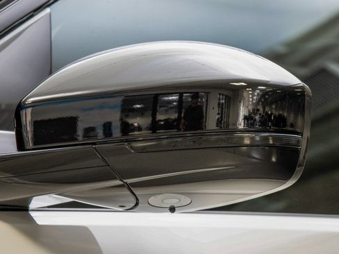 Used 2023 Land Rover Discovery Sport SE R-Dynamic image 10