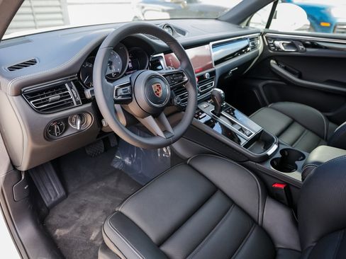 New 2025 Porsche Macan S image 4