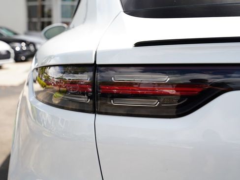 Used 2022 Porsche Cayenne S image 16