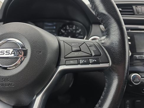 Used 2017 Nissan Rogue SV AWD/4WD image 28