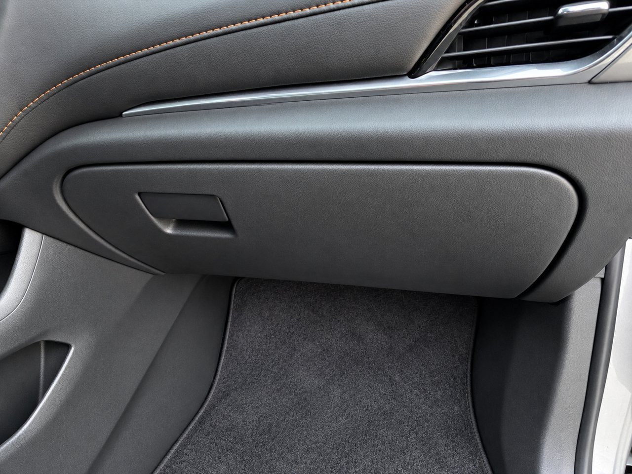 Used 2020 Chevrolet Traverse LS FWD image 33