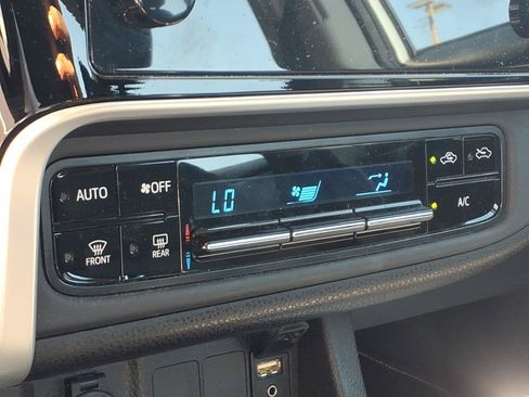 Used 2017 Toyota Corolla LE FWD image 18