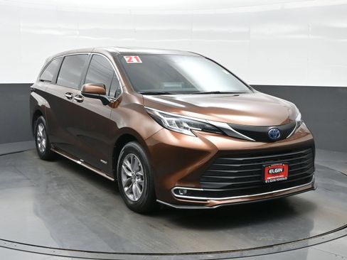 Used 2021 Toyota Sienna XLE FWD image 8