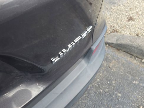 Used 2019 Jeep Cherokee Limited image 7