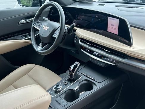 Used 2024 Cadillac XT4 Luxury w/ Cold Weather Package AWD/4WD image 45