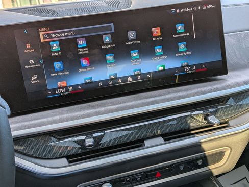 Used 2025 BMW X7 xDrive40i w/ Premium Package image 21