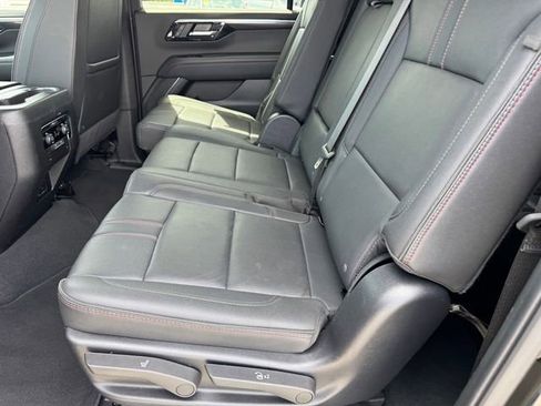 Used 2025 Chevrolet Suburban RST AWD/4WD image 13
