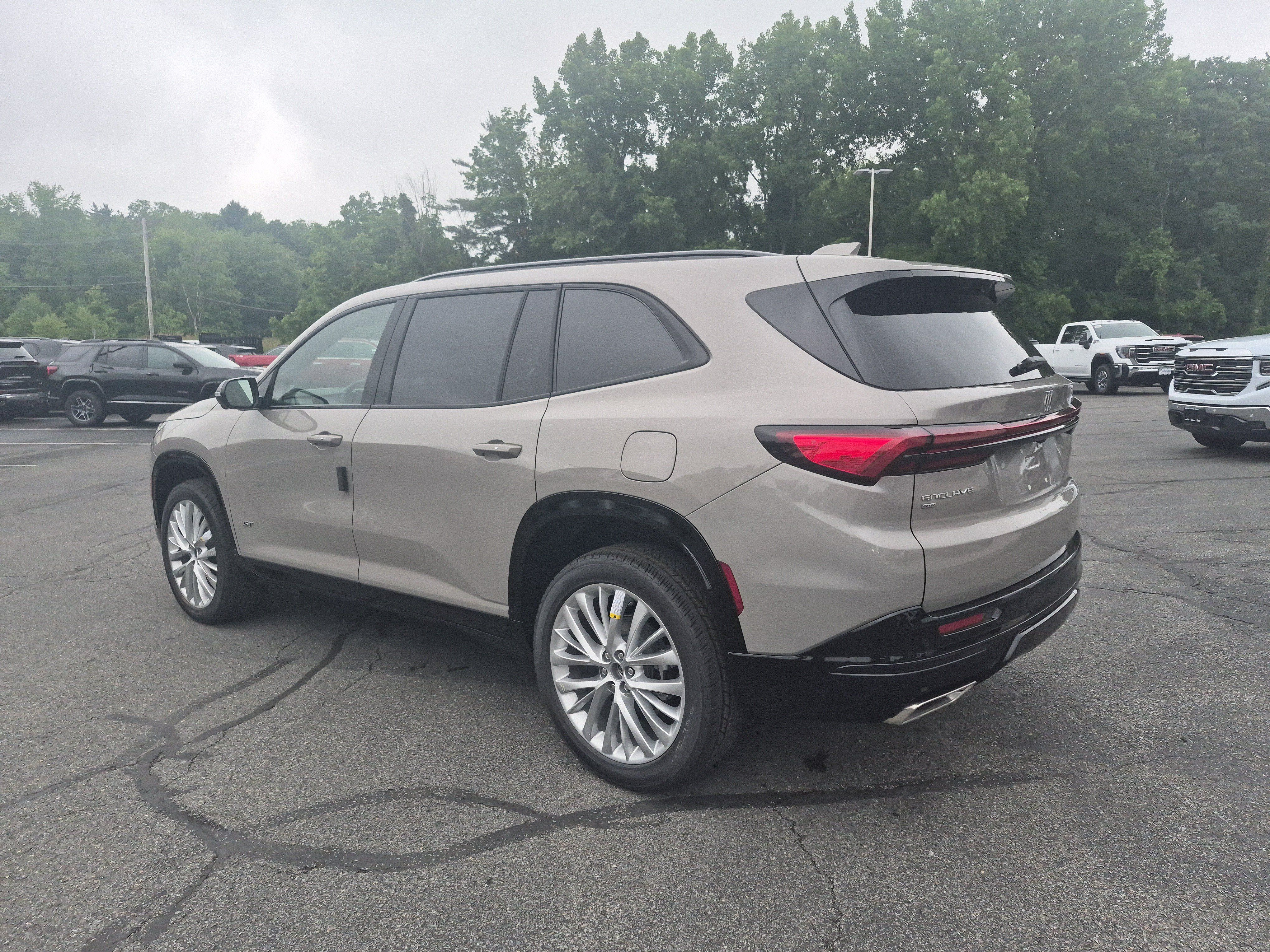 Used 2026 Buick Enclave Sport Touring w/ Power Package AWD/4WD image 3