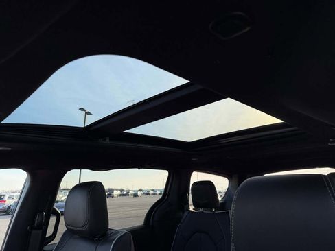 New 2026 Chrysler Pacifica Limited image 22