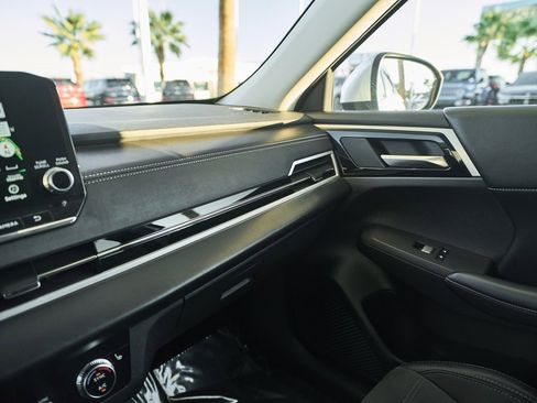 Used 2024 Mitsubishi Outlander SE image 46