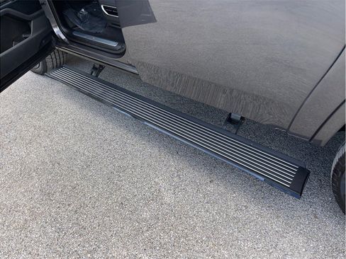 Used 2024 Jeep Grand Wagoneer L Series III w/ Rear Seat Video Group 1 AWD/4WD image 18