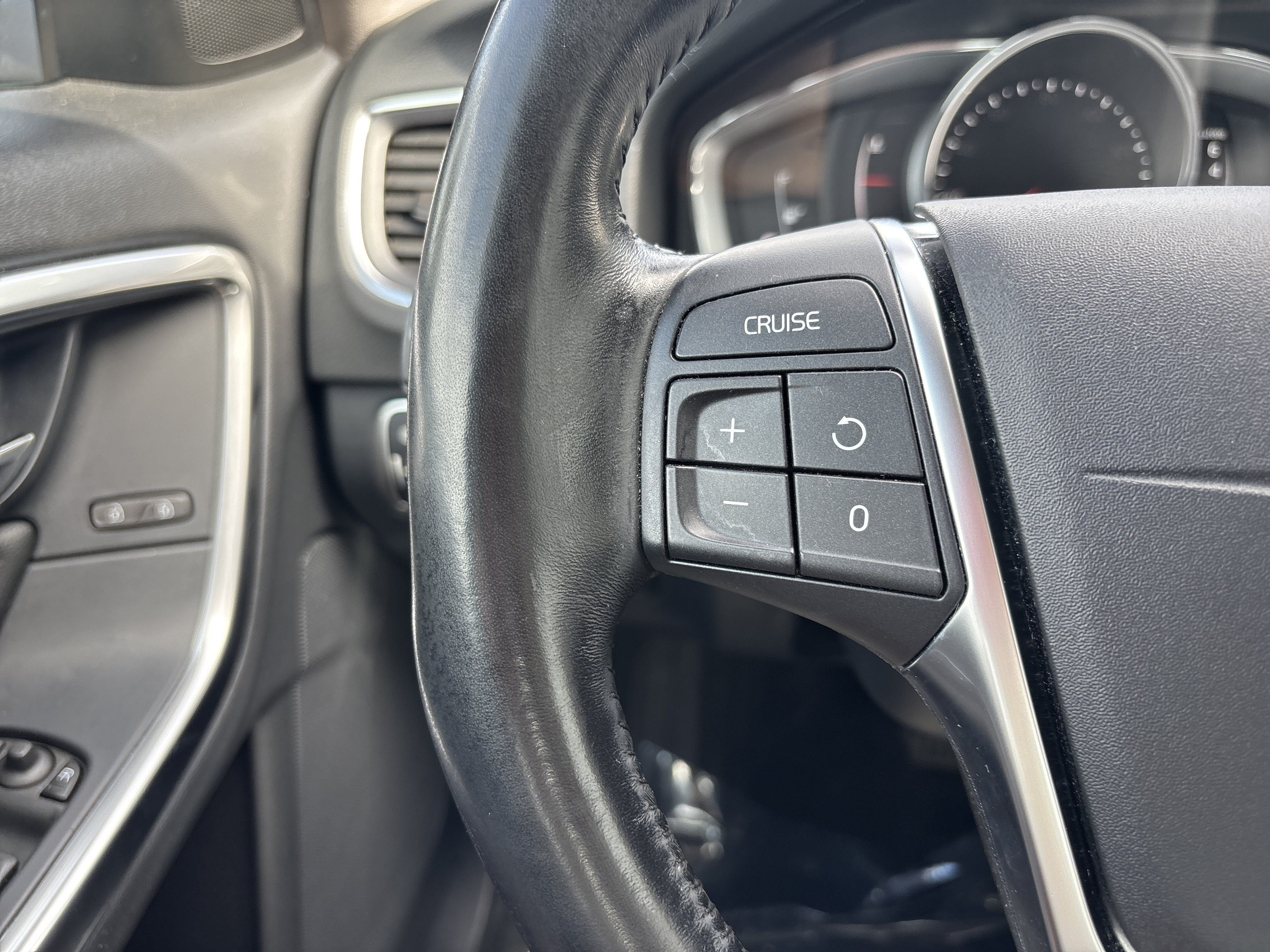 Used 2018 Volvo S60 T5 Dynamic w/ Vision Package FWD image 27