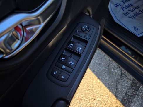 Used 2020 Jeep Cherokee Trailhawk w/ Cold Weather Group AWD/4WD image 14