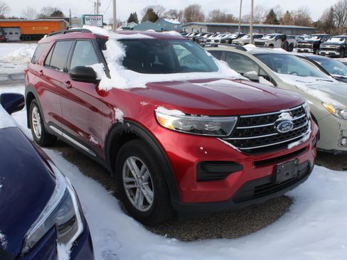 Used 2020 Ford Explorer XLT w/ Comfort Package image 3