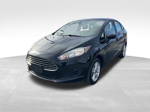 Used 2017 Ford Fiesta SE image 3