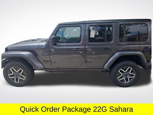 Used 2025 Jeep Wrangler Unlimited Sahara AWD/4WD image 2