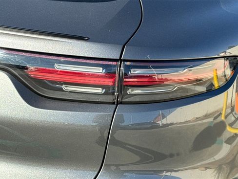 Used 2021 Porsche Cayenne Coupe image 35
