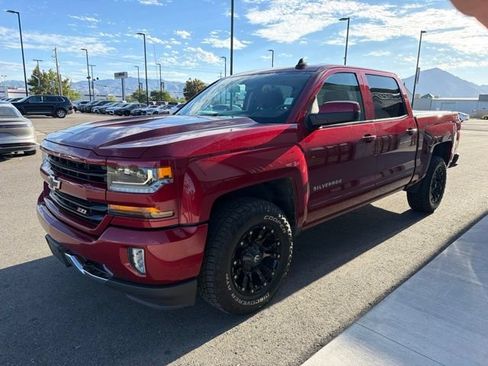 Used 2018 Chevrolet Silverado 1500 LT w/ All Star Edition AWD/4WD image 3
