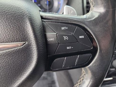 Used 2019 Chrysler 300 S image 8
