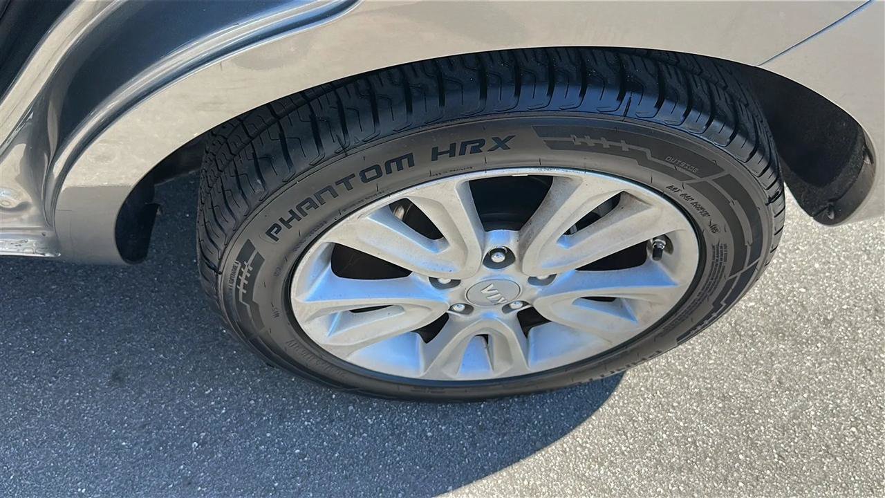 Used 2013 Kia Soul + FWD image 14