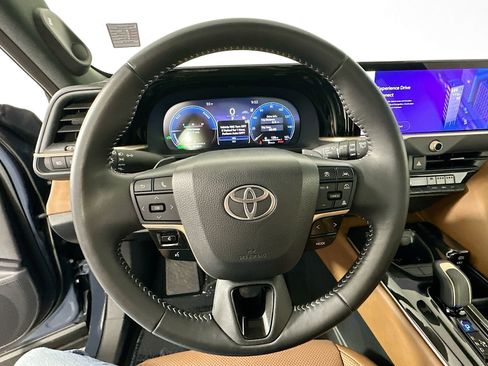 Used 2025 Toyota Crown Signia AWD/4WD image 11