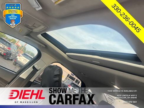 Used 2017 Ford Focus SEL w/ Cold Weather Package FWD image 16