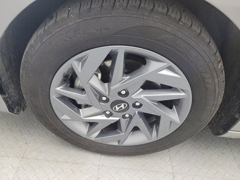 Used 2024 Hyundai Elantra SEL image 31
