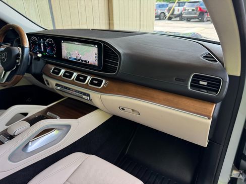 Used 2022 Mercedes-Benz GLS 450 4MATIC image 24
