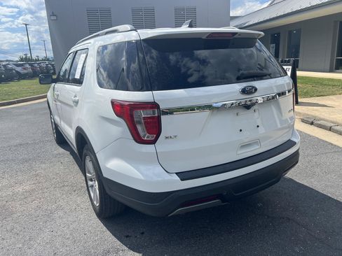 Used 2019 Ford Explorer XLT AWD/4WD image 3