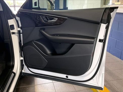 Used 2023 Audi Q8 Premium w/ Convenience Package AWD/4WD image 12