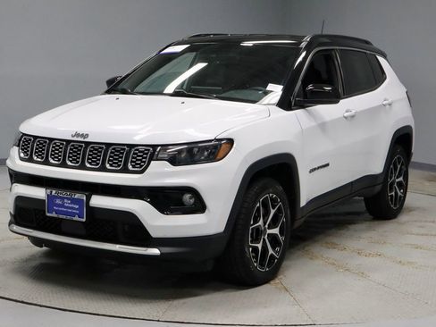 Used 2025 Jeep Compass Limited AWD/4WD image 6
