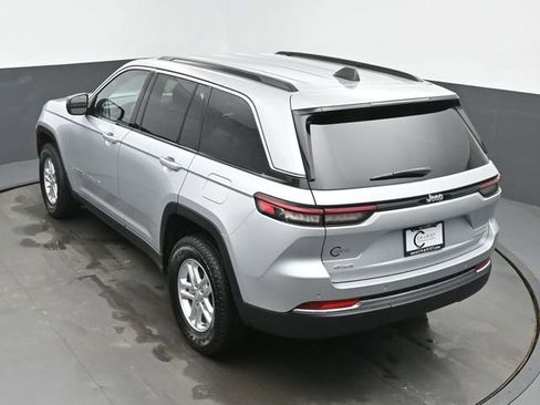 Used 2025 Jeep Grand Cherokee Laredo AWD/4WD image 41