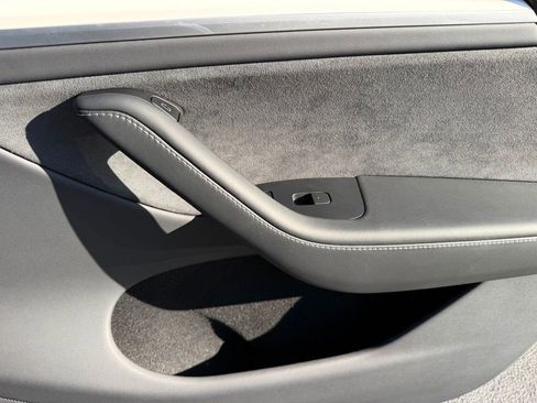 Used 2024 Tesla Model Y Long Range image 35