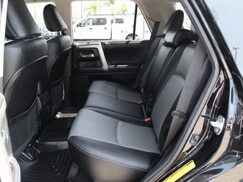 Used 2018 Toyota 4Runner SR5 Premium image 33