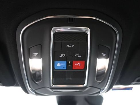 Used 2025 Jeep Grand Cherokee Altitude AWD/4WD image 29