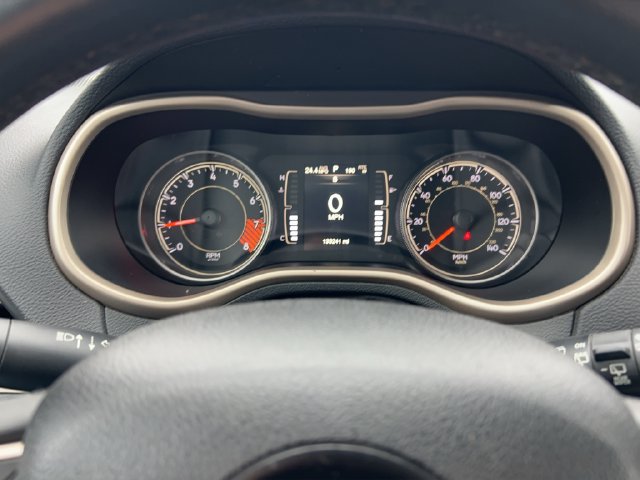 Used 2015 Jeep Cherokee Latitude w/ Cold Weather Group AWD/4WD image 16