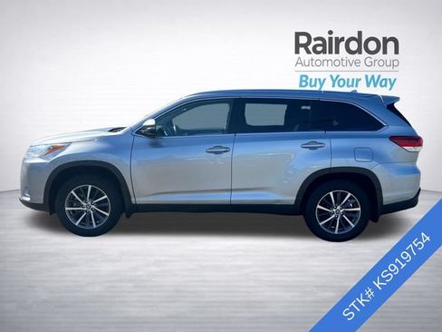 Used 2019 Toyota Highlander XLE AWD/4WD image 4