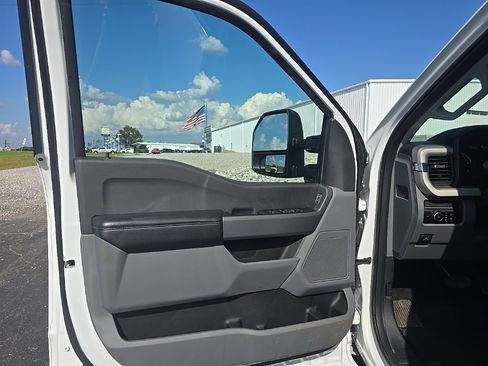 Used 2024 Ford F250 XLT image 11