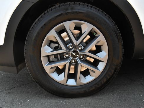 Used 2025 Kia Telluride LX FWD image 12
