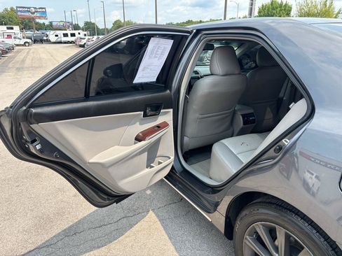 Used 2012 Toyota Camry XLE w/ Leather Pkg FWD image 13